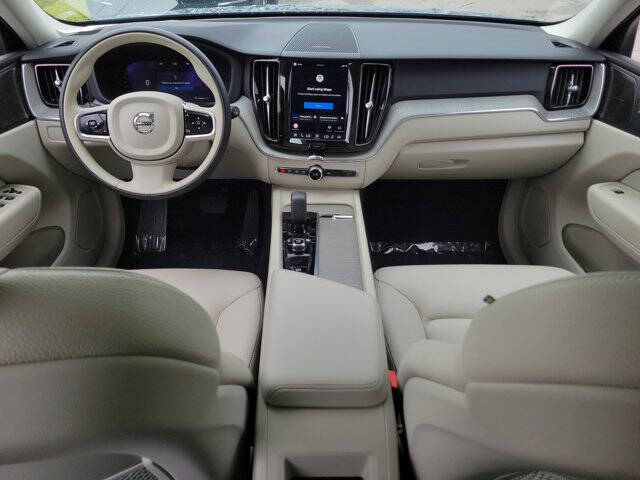 2024 Volvo XC60 B5 Plus Dark Theme