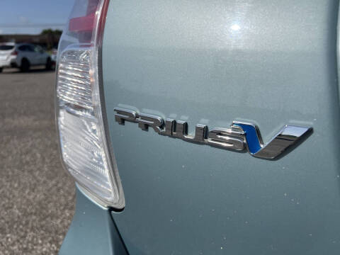 2016 Toyota Prius v Four