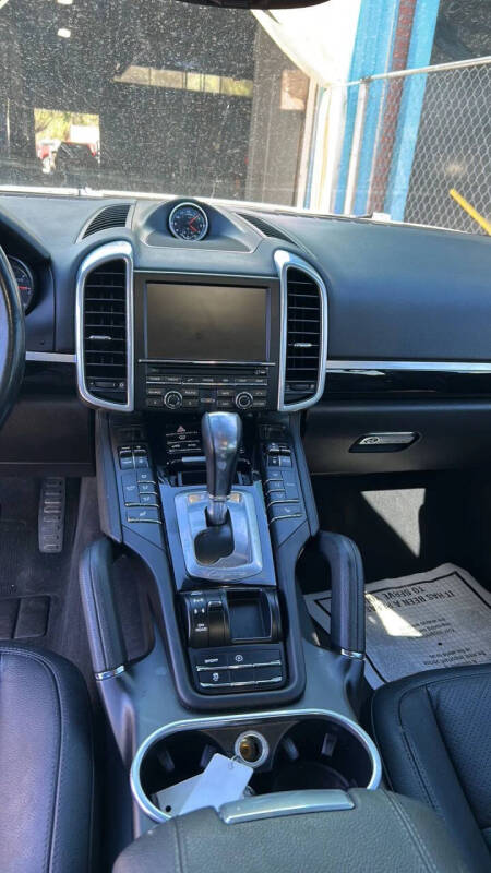 2014 Porsche Cayenne Platinum
