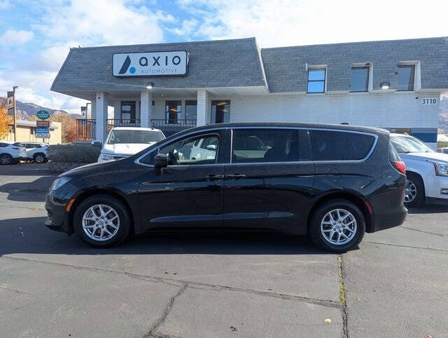 2022 Chrysler Voyager LX