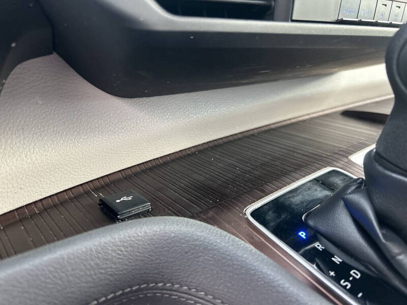 2023 Toyota Sienna LE 8-Passenger