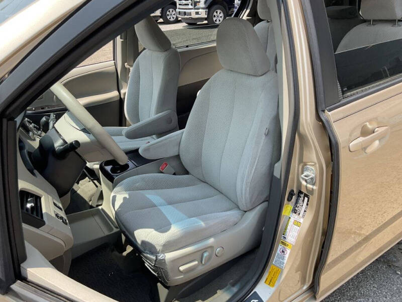 2011 Toyota Sienna LE 7-Passenger