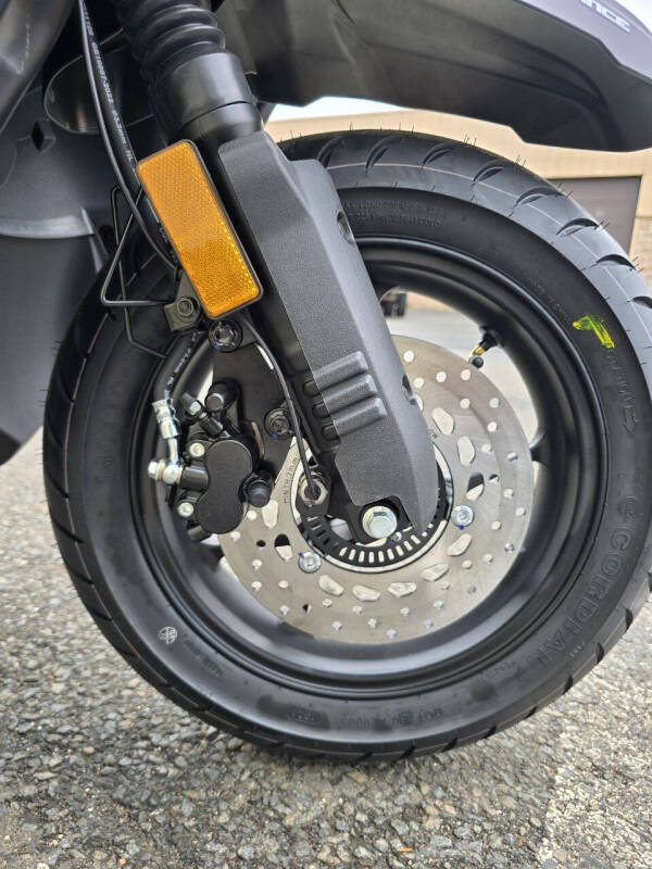 2027 Supermach Tank 200cc EFI w/Audio