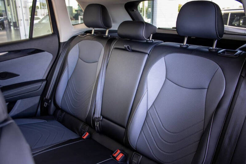 2025 Volkswagen Tiguan SE 4Motion