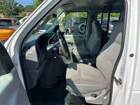 2003 Ford E-Series E-150 Base