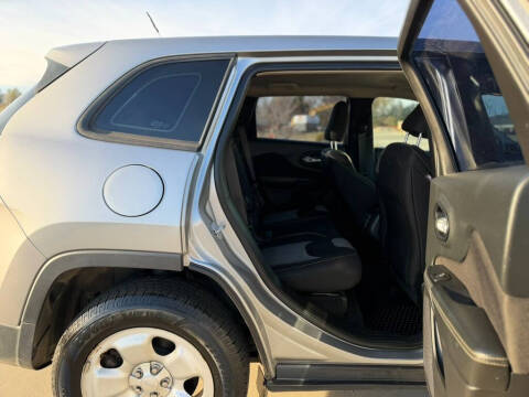 2015 Jeep Cherokee Sport