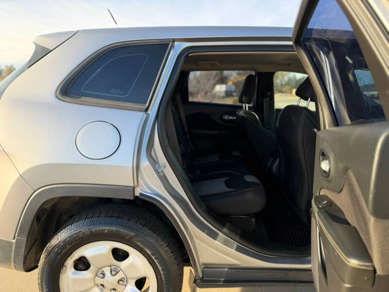 2015 Jeep Cherokee Sport