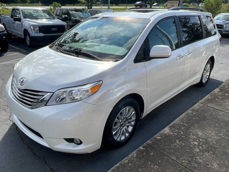 2015 Toyota Sienna XLE 8-Passenger