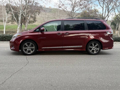 2017 Toyota Sienna SE Premium 8-Passenger