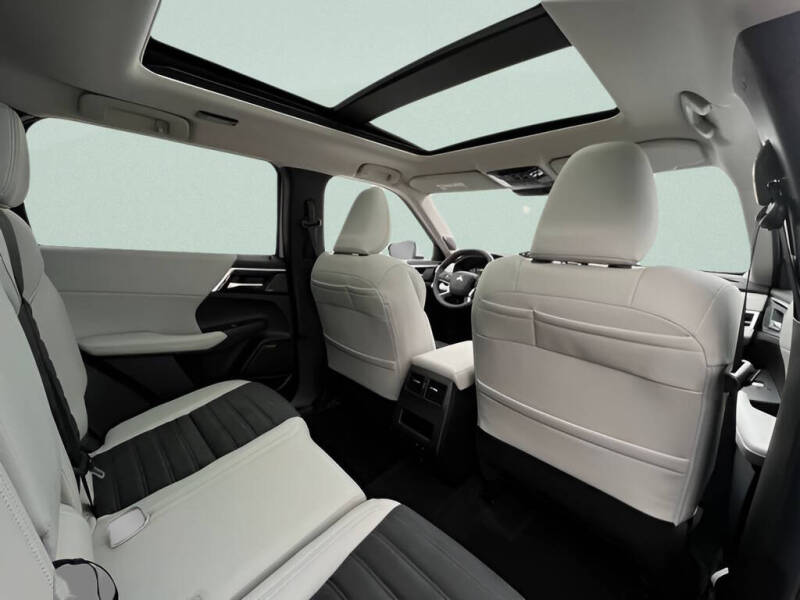 2026 Mitsubishi Outlander SE