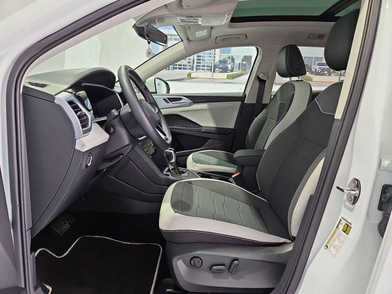2025 Volkswagen Taos SE