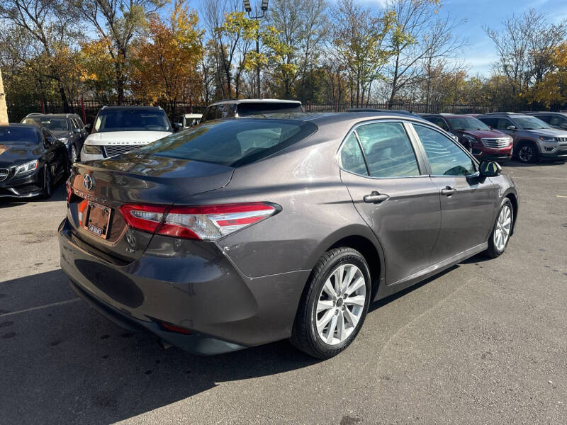 2018 Toyota Camry LE photo 8