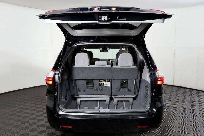 2019 Toyota Sienna LE Mobility 7-Passenger