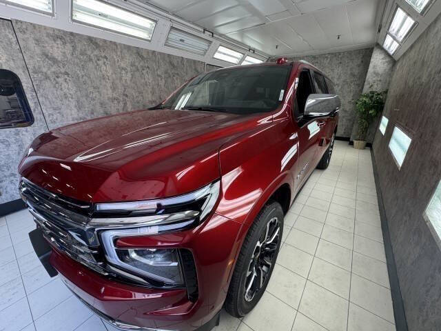 2025 Chevrolet Suburban Premier's photo