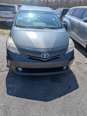 2014 Toyota Prius v Five