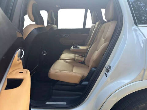 2017 Volvo XC90 T6 Momentum