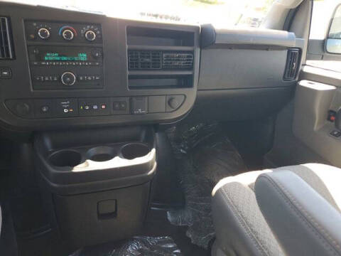 2025 Chevrolet Express LT 3500
