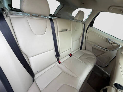 2015 Volvo XC60 T6 Platinum