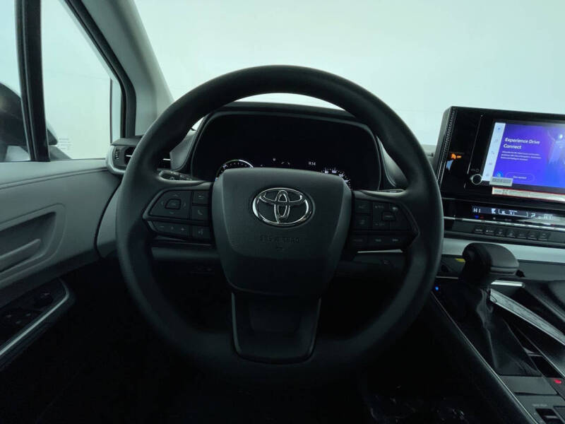 2025 Toyota Sienna LE 8-Passenger