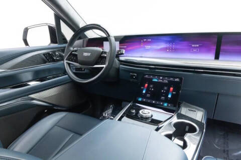 2025 Cadillac Escalade IQ Luxury 2