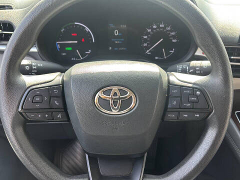 2023 Toyota Sienna LE 8-Passenger