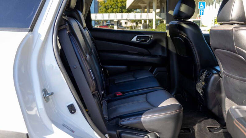 2019 Nissan Pathfinder SL