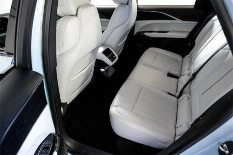 2024 Cadillac LYRIQ Luxury 1