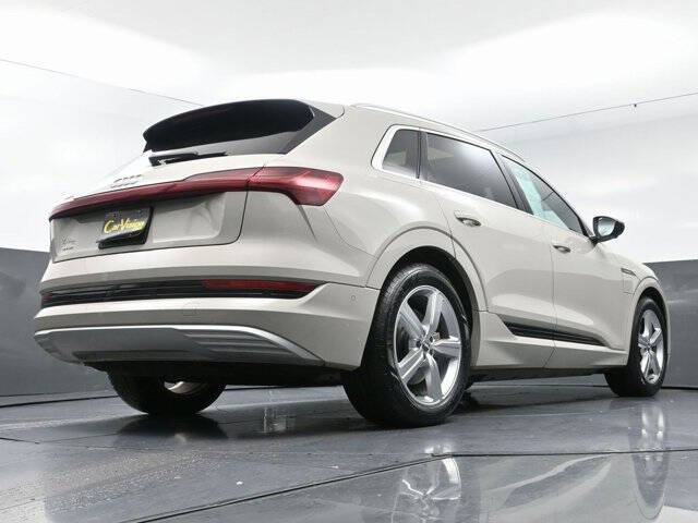 2019 Audi e-tron quattro Premium Plus