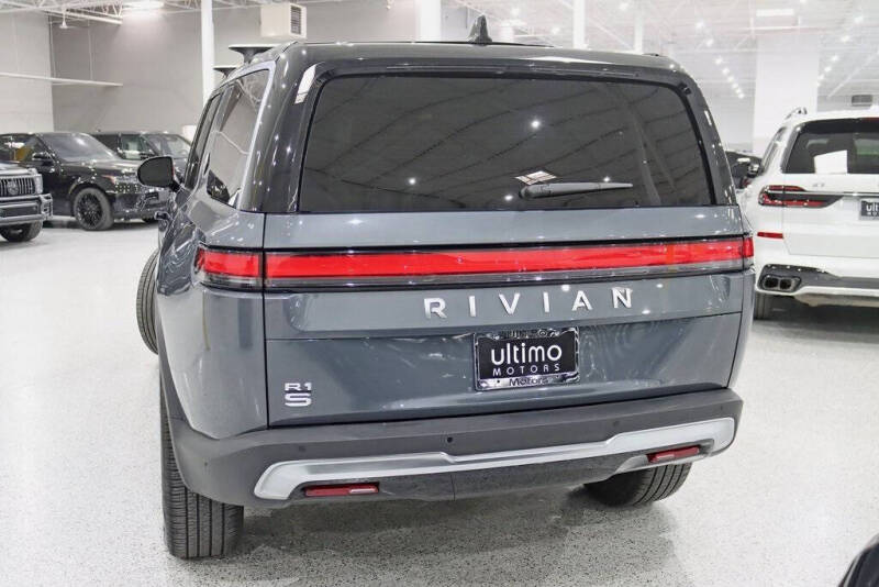2024 Rivian R1S