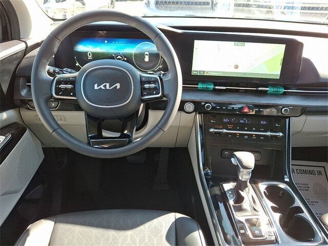 2024 Kia Carnival SX