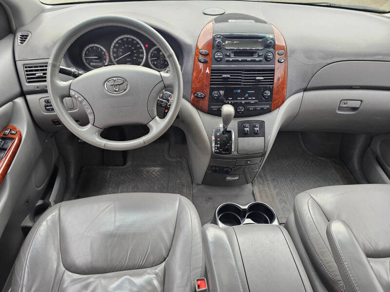 2004 Toyota Sienna XLE 7 Passenger