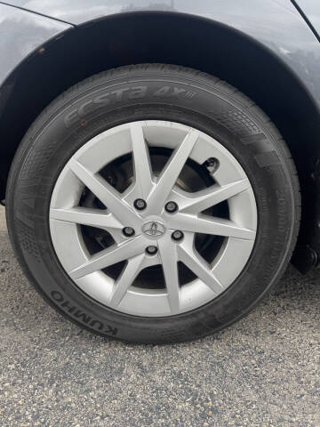 2012 Toyota Prius v Two