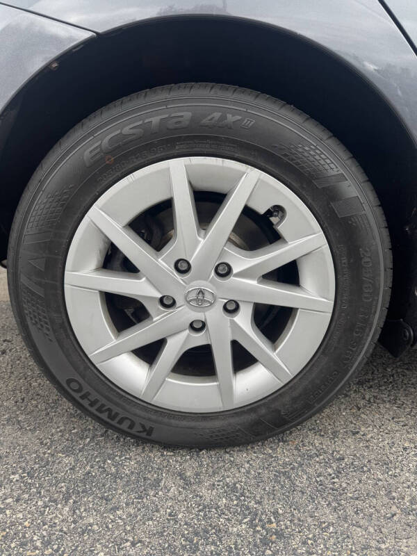 2012 Toyota Prius v Two