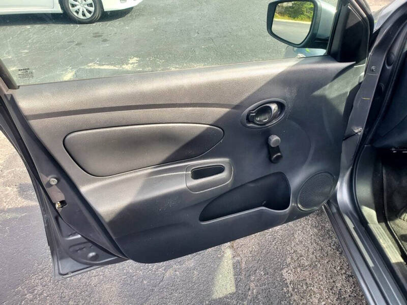 2019 Nissan Versa S Plus