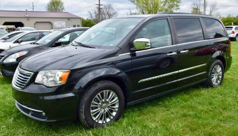 2016 Chrysler Town and Country for sale at PINNACLE ROAD AUTOMOTIVE LLC in Moraine OH