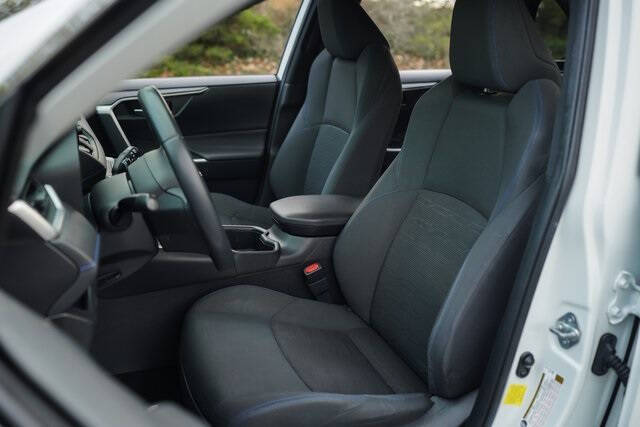 2022 Toyota RAV4 Hybrid SE