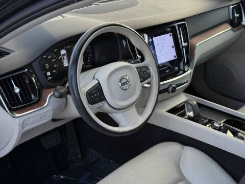 2022 Volvo S60 B5 Momentum