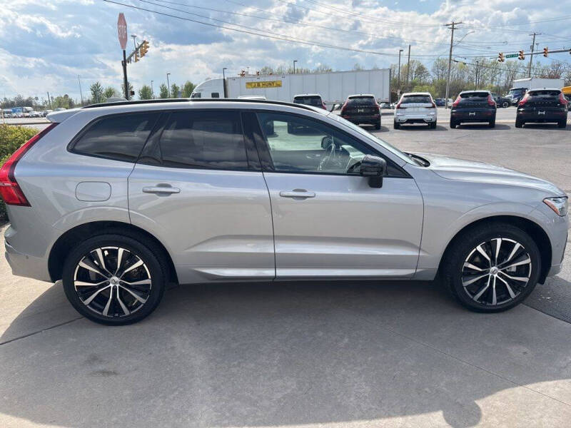 2025 Volvo XC60 B5 Plus Dark Theme