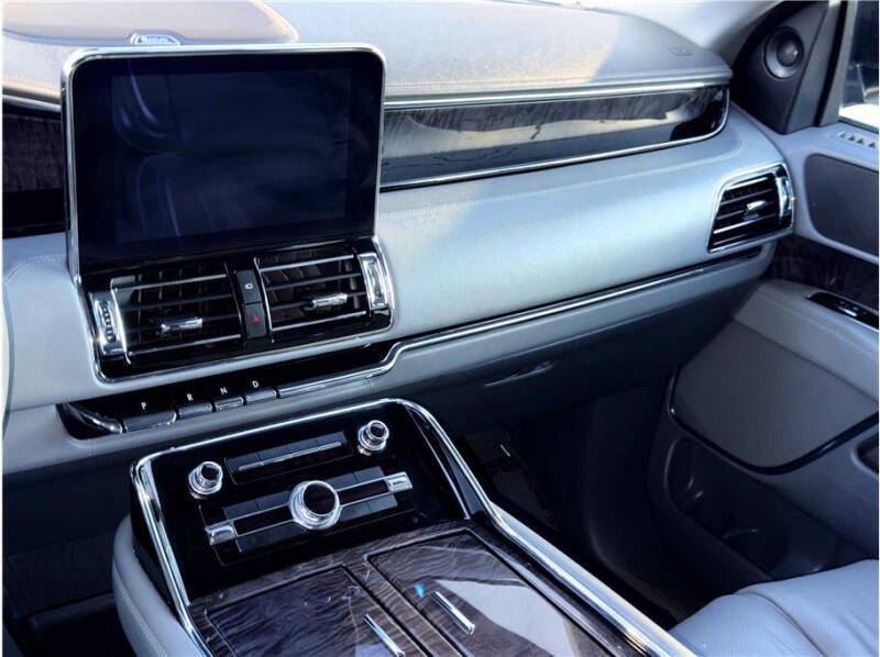 2019 Lincoln Navigator Select