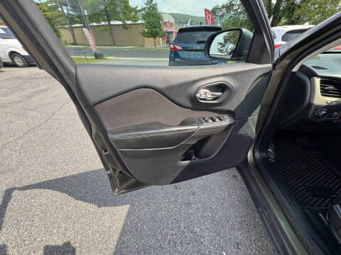 2015 Jeep Cherokee Sport