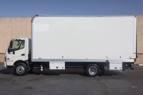 2017 Hino 195