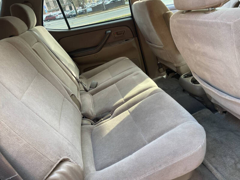 2004 Toyota Sequoia SR5