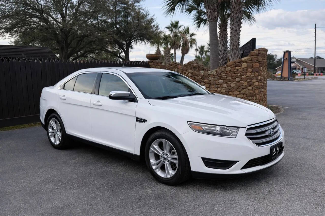 2017 Ford Taurus SE SE 4dr Sedan 1