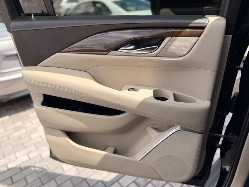 2018 Cadillac Escalade ESV Luxury