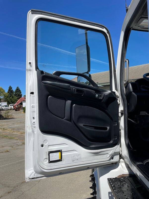 2020 Hino 268A