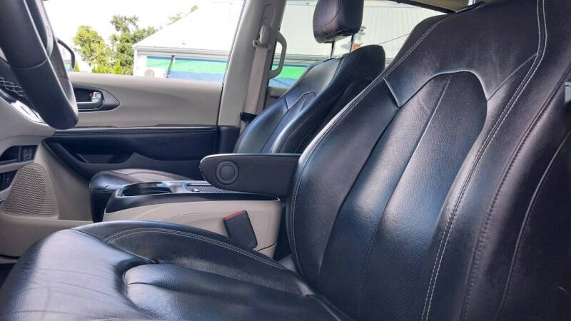 2022 Chrysler Pacifica Touring L