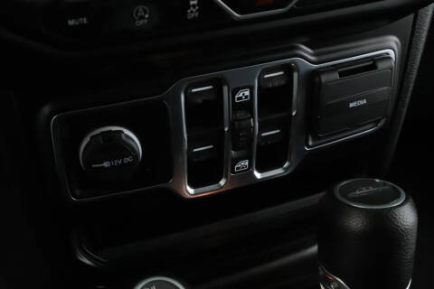 2022 Jeep Gladiator Sport