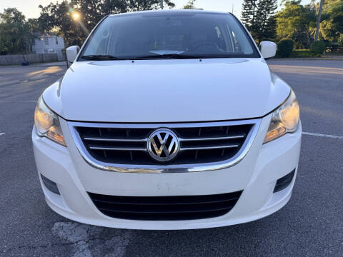 2011 Volkswagen Routan SE