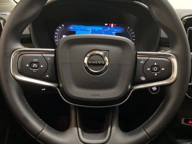 2025 Volvo XC40 B5 Plus Bright Theme