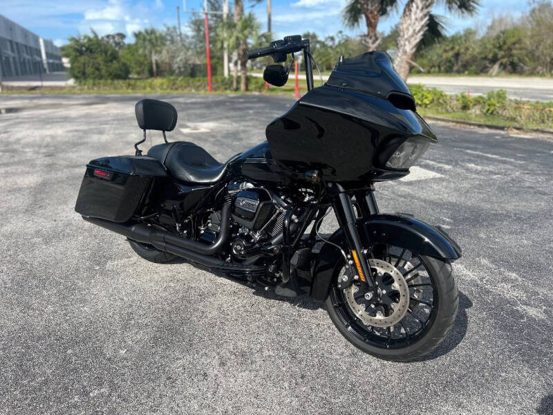 2018 Harley-Davidson Road Glide for sale at STEPANEK'S AUTO SALES & SERVICE INC. in Vero Beach FL